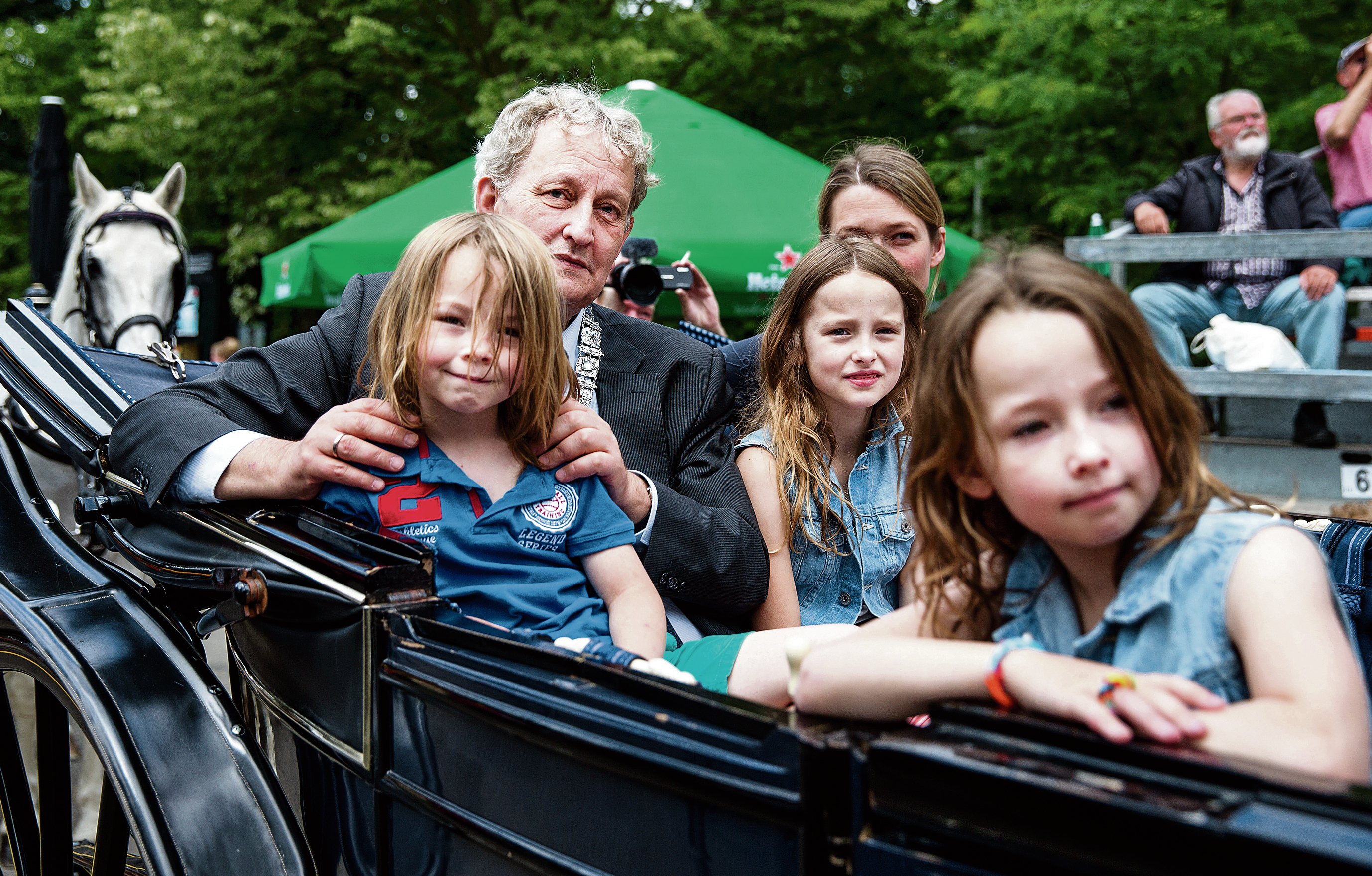 hoe oud is koning willem alexander